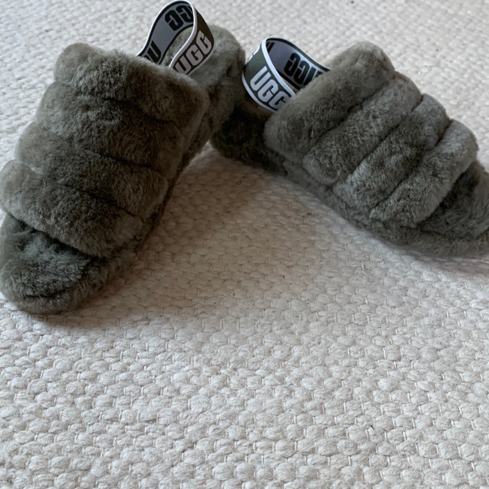 UGG Fluff Yeah Slides size 8 gray/green